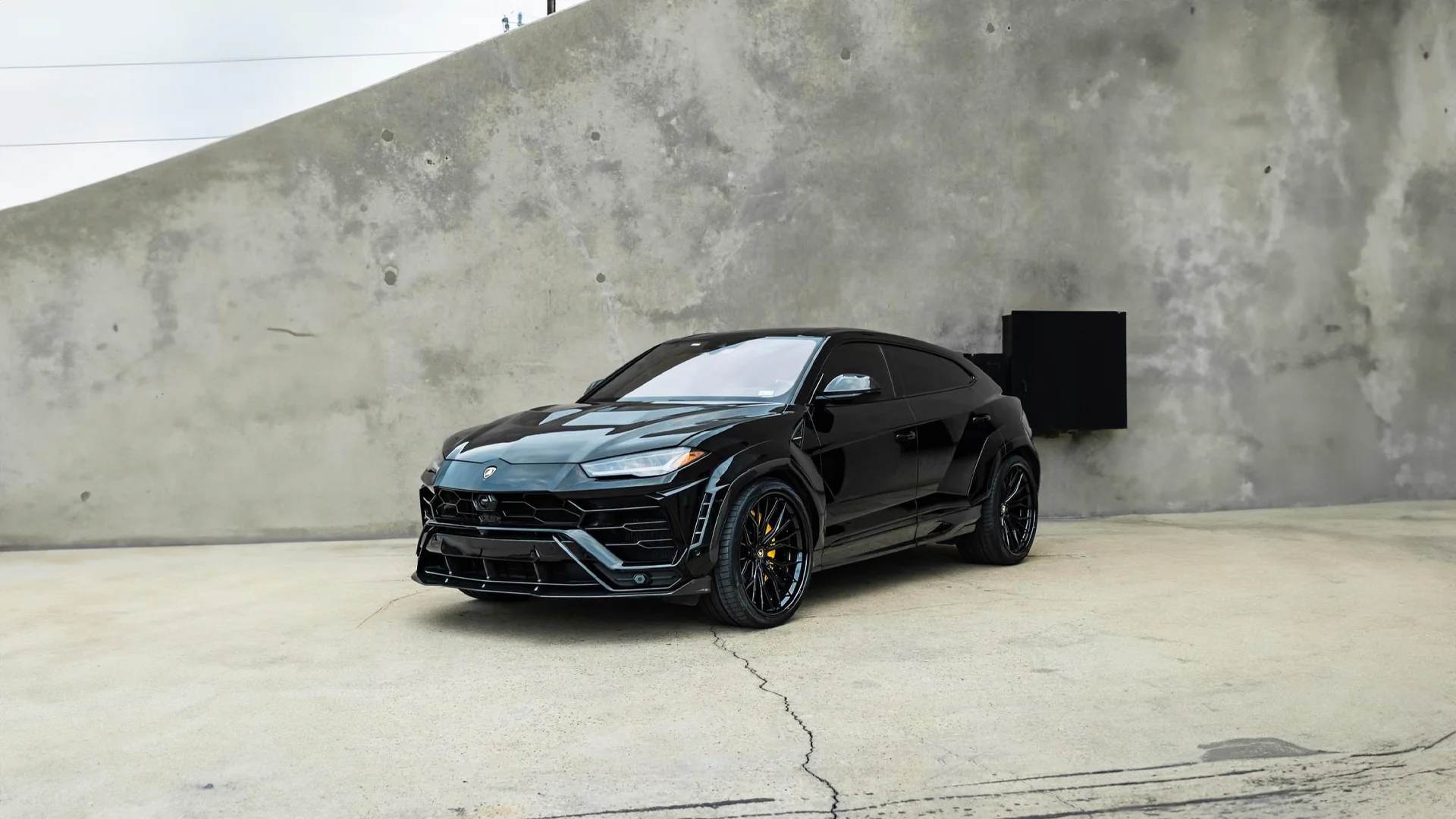 blackout banner car